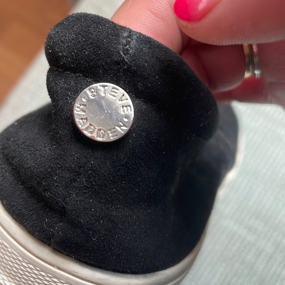 #189 Steve Madden Velvet Suede Sneakers - Picture 3 of 3